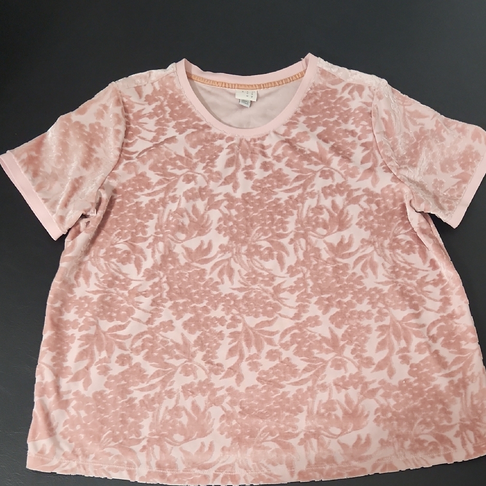 Elegant Pink Floral Women's Short Sleeve Top